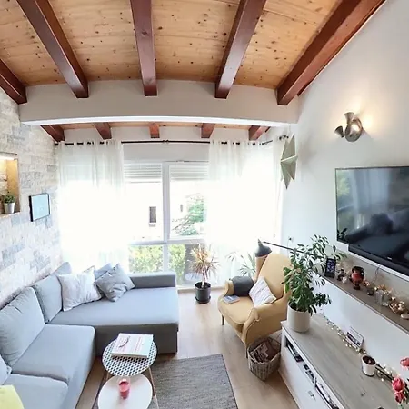 Obiteljski Smjestaj 100 M2, App 4stars, Plaza, Jacuzzi *