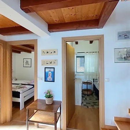 Obiteljski Smjestaj 100 M2, App 4stars, Plaza, Jacuzzi *
