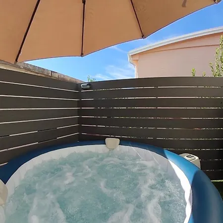 Obiteljski Smjestaj 100 M2, App 4stars, Plaza, Jacuzzi *
