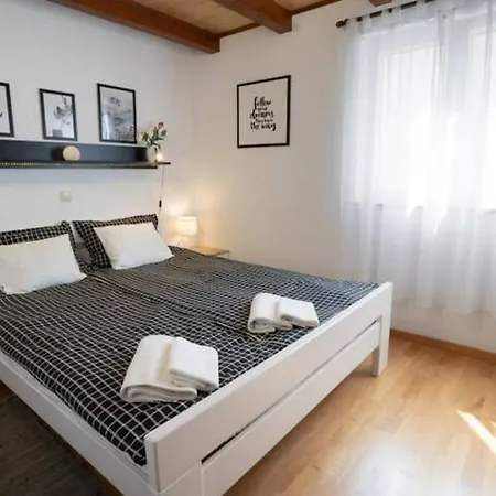 Obiteljski Smjestaj 100 M2, App 4stars, Plaza, Jacuzzi Apartamento