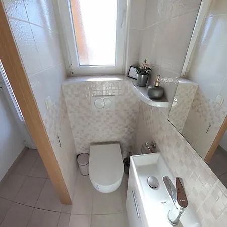 Apartment Obiteljski Smjestaj 100 M2, App 4stars, Plaza, Jacuzzi *